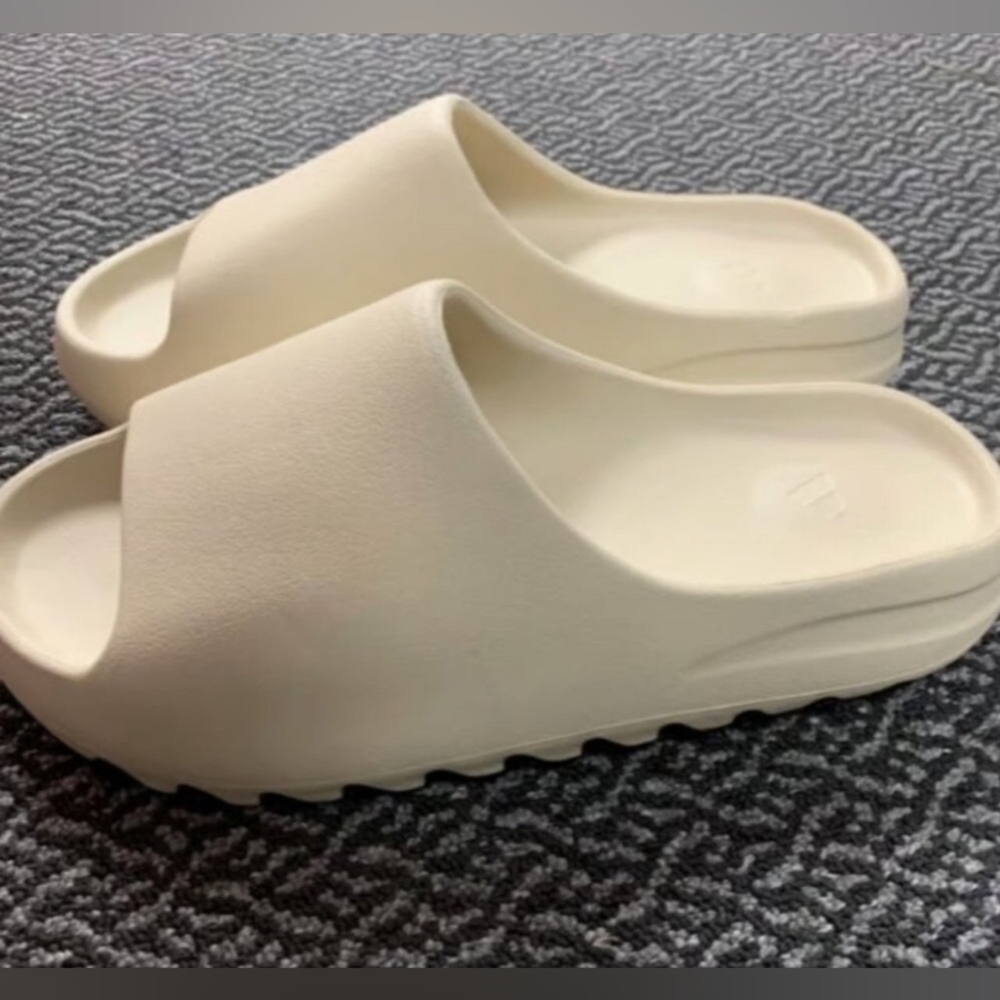 Adidas Yeezy Slide Bone | Size 6 | Brand New (No Box) - Picture 3 of 6